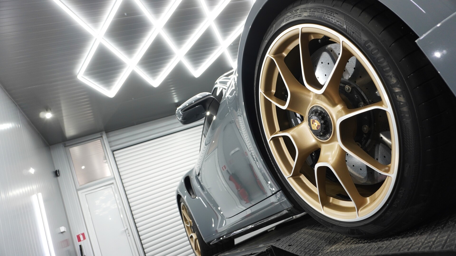 Porsche-911-Turbo-S-4
