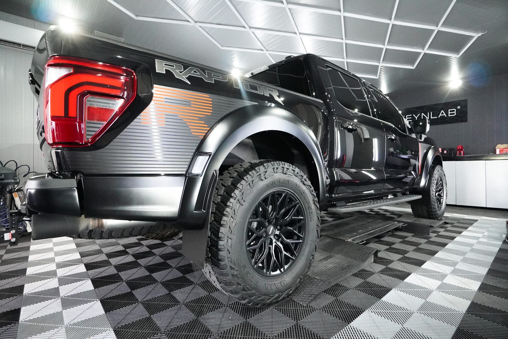 Ford-Raptor-R-5