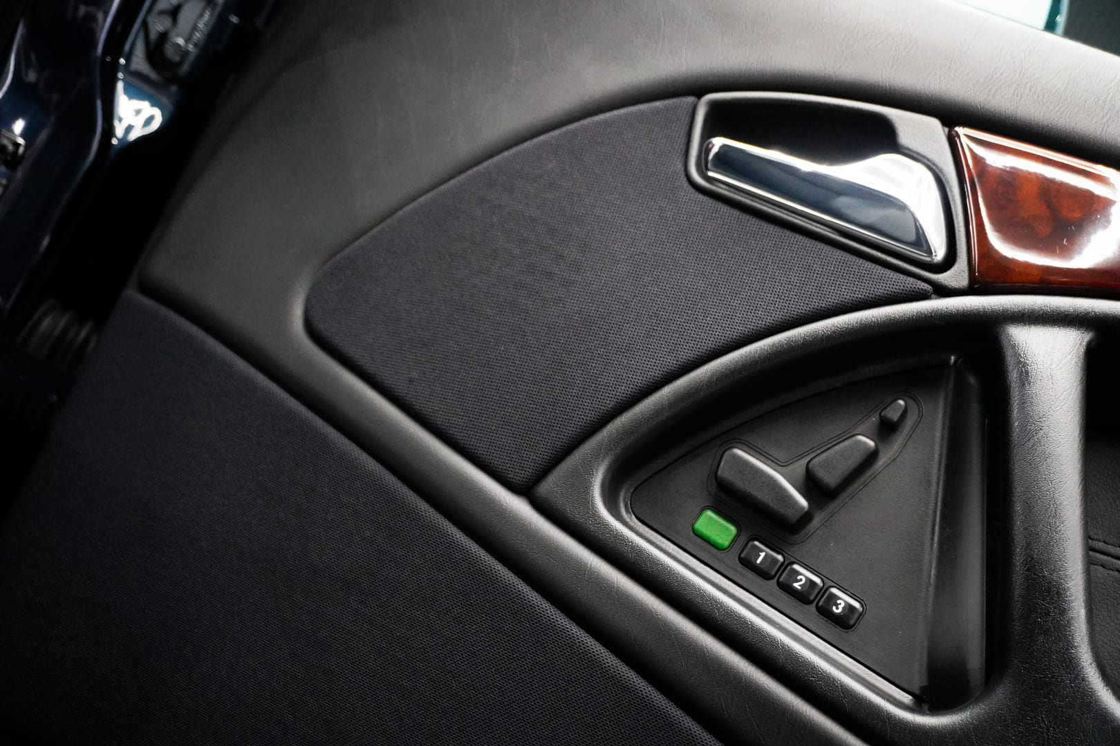 Merces-Benz-SL-600-29
