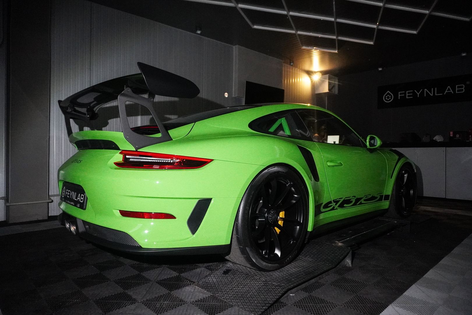 Porsche-911-GT3-RS-15
