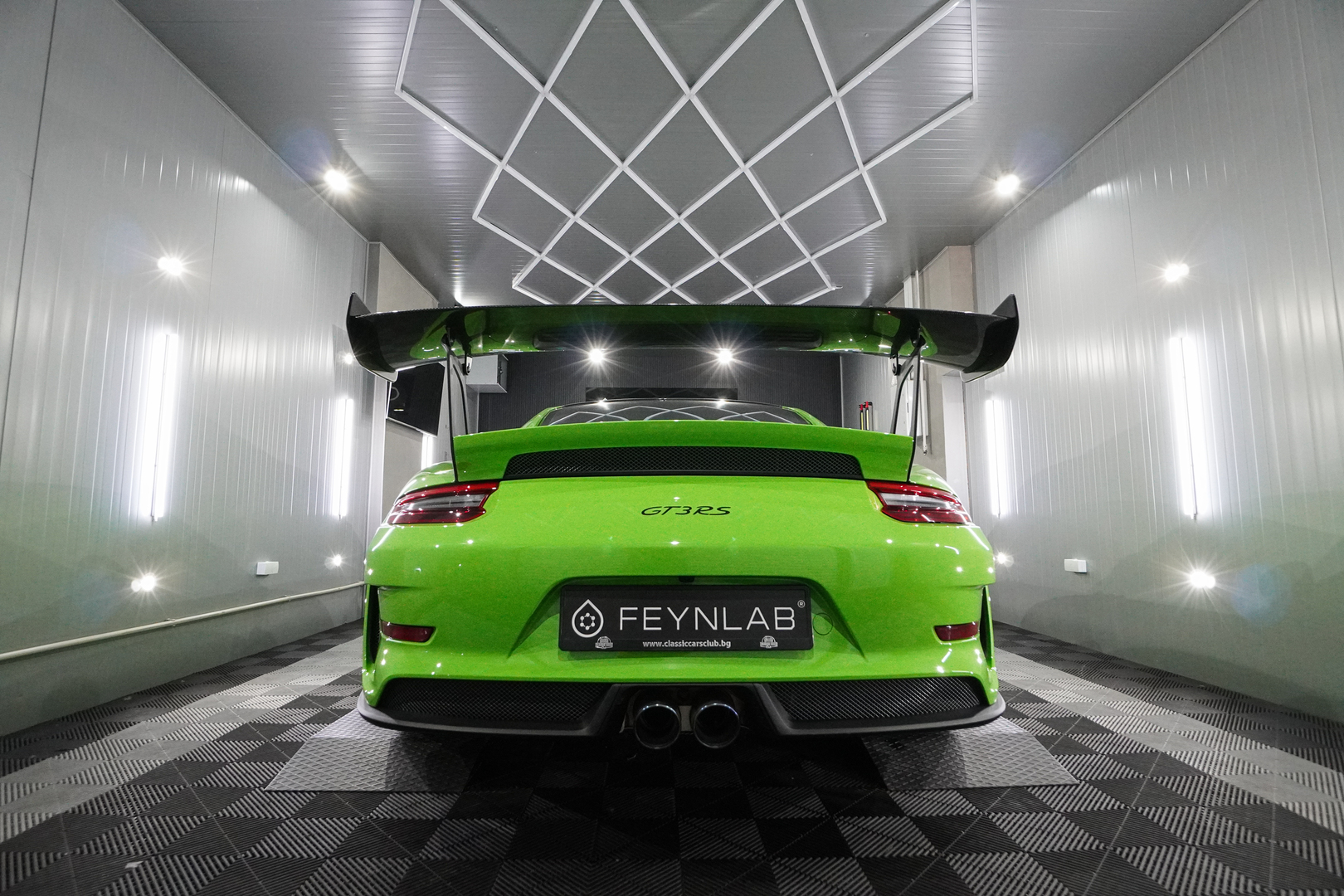 Porsche-911-GT3-RS-4