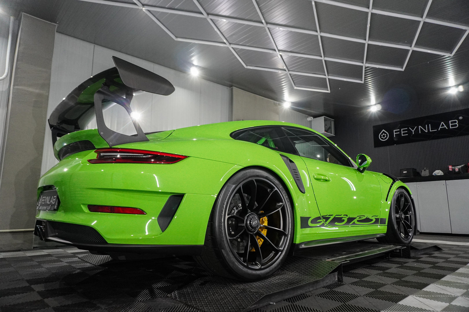 Porsche-911-GT3-RS-5