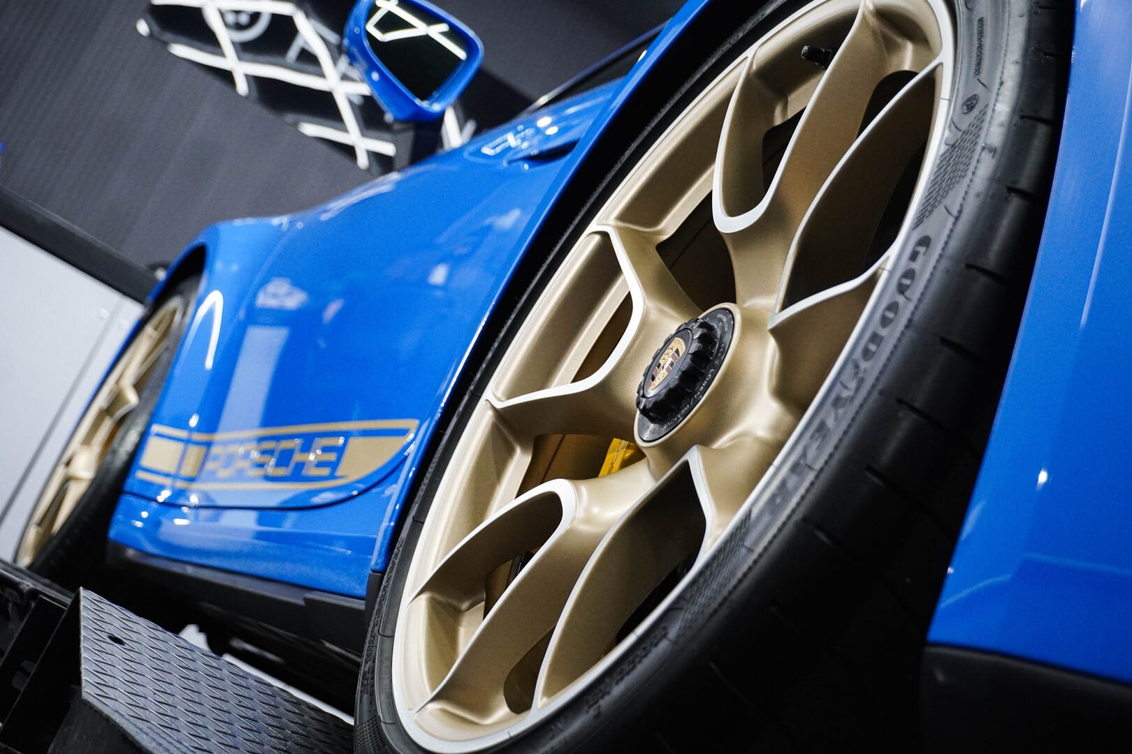 Porsche-911-Turbo-S-11