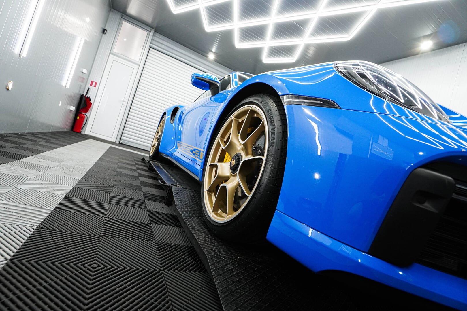 Porsche-911-Turbo-S-4